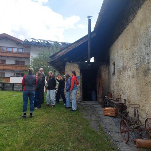 Jugendliche im Museum